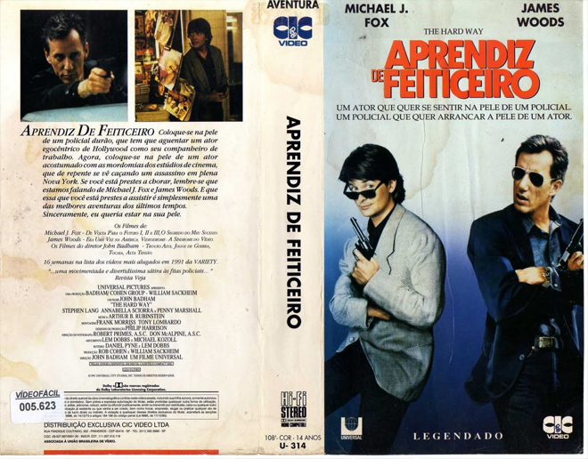 THE HARD WAY, BRAZIL VHS, BRAZILIAN VHS, ACTION VHS COVER, HORROR VHS COVER, BLAXPLOITATION VHS COVER, HORROR VHS COVER, ACTION EXPLOITATION VHS COVER, SCI-FI VHS COVER, MUSIC VHS COVER, SEX COMEDY VHS COVER, DRAMA VHS COVER, SEXPLOITATION VHS COVER, BIG BOX VHS COVER, CLAMSHELL VHS COVER, VHS COVER, VHS COVERS, DVD COVER, DVD COVERS